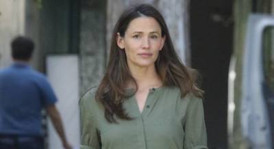 Jennifer Garner Gets Back to Work Filming in the Pacific Palisades - www.justjared.com - county Pacific