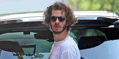 Andrew Garfield Rocks a Scruffy Look While Shopping in London - www.justjared.com - Britain - Chelsea
