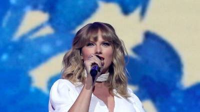 Taylor Swift continues top of the chart success - www.breakingnews.ie - USA