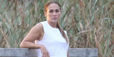 Jennifer Lopez Poses for Some Sunset Selfies in The Hamptons - www.justjared.com - New York - county Hampton
