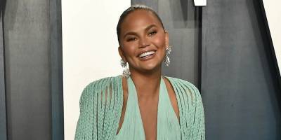 Chrissy Teigen Didn't Know She Was Pregnant Before Her Breast Removal Surgery - www.justjared.com