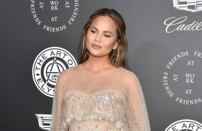 Chrissy Teigen Reveals She Was ‘Terrified’ When She Discovered She Was Pregnant When She Had Her Breast Implants Removed - etcanada.com