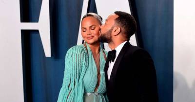 Chrissy Teigen 'terrified' to learn she was pregnant during breast surgery - www.msn.com