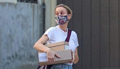 Brie Larson Picks Up Some Goodies from Her Stylist's House - www.justjared.com - Los Angeles