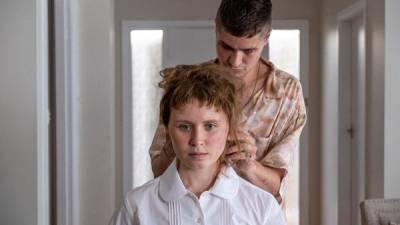 Eliza Scanlen describes emotional experience of shaving head for new film - www.breakingnews.ie - Australia