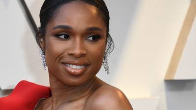 Jennifer Hudson Helps Deliver School and Pandemic Supplies to 2,000 Chicago Kids in Need - www.etonline.com - Chicago
