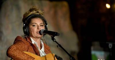 Shania Twain feared she would never sing again after Lyme disease ordeal - www.msn.com