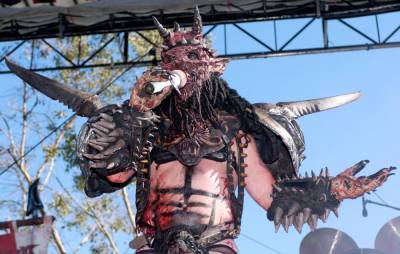 This A-level student dressed up as GWAR’s Oderus Urungus to pick up his results - www.nme.com - USA