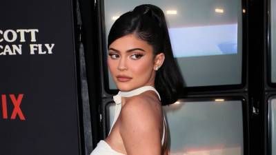 Kylie Jenner Hits Back Against 'Fake' Screenshot of 'Brown Skinned Girl' Caption - www.etonline.com