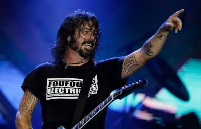 Dave Grohl Virtually Joins Fan To Play Drums On ‘Money For Nothing’ Cover - etcanada.com