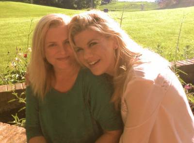 Kristen Johnston Pays Tribute To Her Sister After She Loses Battle With Addiction - etcanada.com - county Reynolds