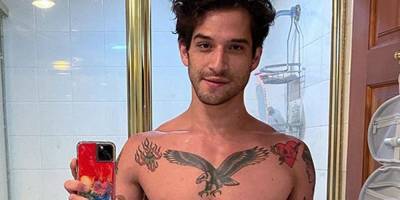 Tyler Posey Poses in His Underwear in a Mirror Selfie! - www.justjared.com - county Posey