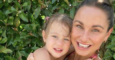 Sam Faiers shares photos of her acne battle as she admits to editing her 'embarrassing' skin - www.ok.co.uk
