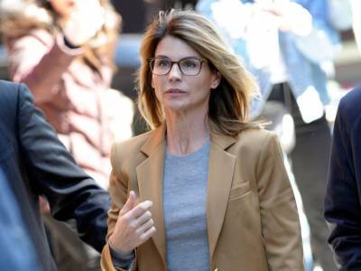 Lori Loughlin accused of hiding college admissions scam from guidance counsellor - canoe.com - California