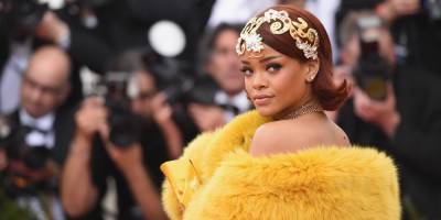 Rihanna Says She Struggled to Get Out of the Car at the 2015 Met Gala Because She Felt Like a 'Clown' - www.elle.com