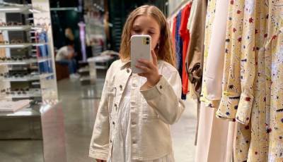 Victoria Beckham Shares Selfies That Harper Took While Shopping! - www.justjared.com