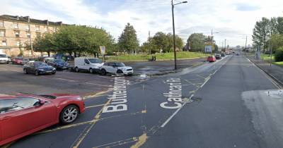 Police race to Glasgow's Cathcart Road after incident leaves two men injured - www.dailyrecord.co.uk