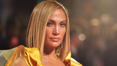 Jennifer Lopez shares makeup-free selfie, stuns fans: 'Just beautiful' - www.foxnews.com