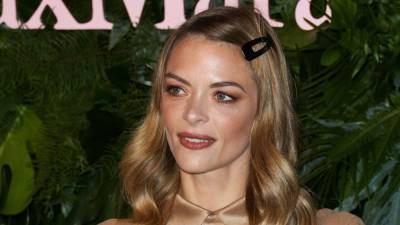 Jaime King is first client back at LA hair salon reopening, calls on Gov. Newsom to drop charges against owner - www.foxnews.com - Los Angeles - Los Angeles - California
