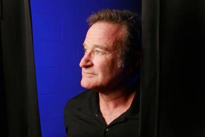 Robin Williams was ‘crumbling’ making final film, director says - nypost.com