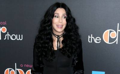 Cher Volunteers To Work In Post Office — But Gets Shut Down - etcanada.com - USA