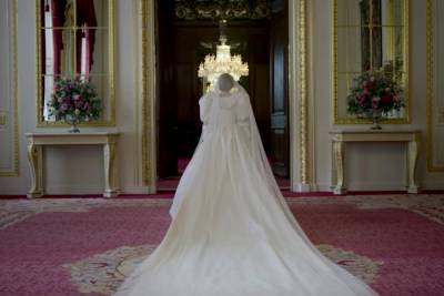 ‘The Crown’ teases Emma Corrin as Princess Diana, sets Season 4 premiere - nypost.com