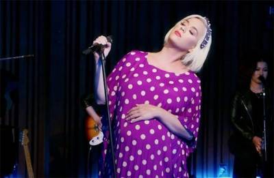 Katy Perry Performs Acoustic Version Of New Song ‘What Makes A Woman’ - etcanada.com - USA