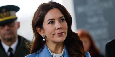 Denmark's Crown Princess Mary Apologizes For Not Wearing a Mask & Shaking Hands During The Pandemic - www.justjared.com - Denmark