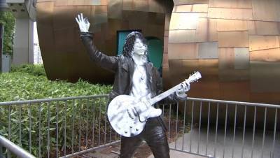 Chris Cornell’s Seattle memorial statue vandalised - www.nme.com - Seattle