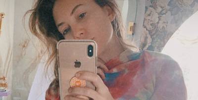 Kate Hudson, 41, Just Showed Off Her Toned Abs—and Brunette Roots—on Instagram - www.harpersbazaar.com