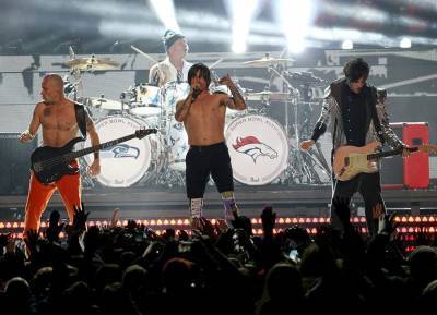 Red Hot Chilli Peppers pay tribute to ‘unique dude’ as former band member dies - evoke.ie