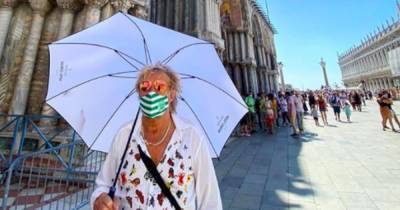 Rod Stewart snapped wearing Celtic-themed face mask while strolling around Venice - www.dailyrecord.co.uk - Italy