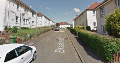Police race to Kirkintilloch flat where man found critically injured - www.dailyrecord.co.uk - Scotland