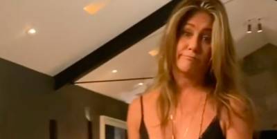 Courteney Cox Posted an Adorable Video of a Hilarious Jennifer Aniston Fail - www.marieclaire.com
