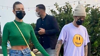 Justin and Hailey Bieber Wear Matching Face Mask While on Date Night in Malibu - www.etonline.com - California