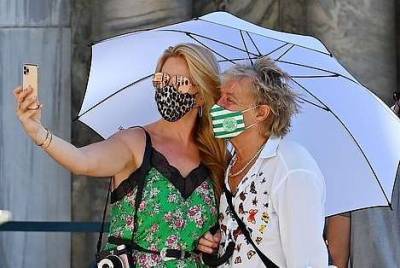 Rod Stewart and Penny Lancaster sport vibrant face masks in Venice - www.msn.com - Italy - Florida - city Venice - Croatia - county Stewart