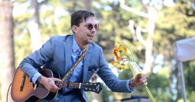Musician Justin Townes Earle, son of Steve Earle, has died aged 38 - www.msn.com