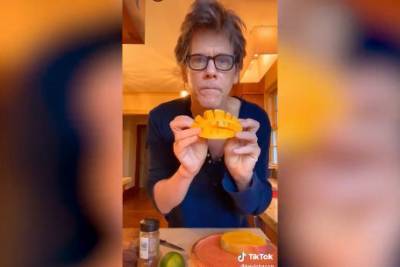 Kevin Bacon preparing his ‘morning mango’ may be TikTok’s sexiest ASMR video - nypost.com