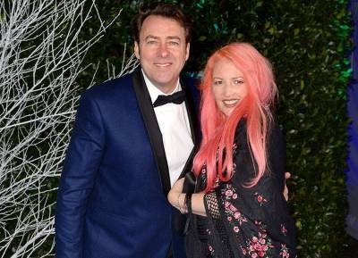 Jonathan Ross pays tribute to his ‘Alpha’ wife Jane on their 32 year anniversary - evoke.ie