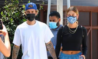 Justin & Hailey Bieber Walk Through Crowd of Spectators After Getting Lunch in L.A. - www.justjared.com - Los Angeles