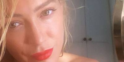 Hilary Duff 'Popped a Red Lip On' for a Cute Selfie - See the Pic! - www.justjared.com