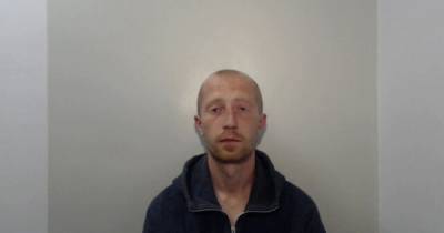 Police are searching for a Gorton man who has breached his bail conditions after getting out of prison - www.manchestereveningnews.co.uk