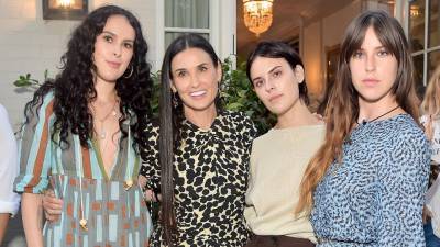Demi Moore's daughters find her a man - heatworld.com