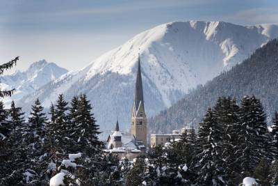World Economic Forum In Davos Pushed From January To Summer 2021 - deadline.com - Switzerland