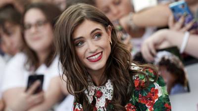 'Stranger Things' Star Natalia Dyer Says Her Younger Co-Stars Are Oversexualized by the Media - www.etonline.com