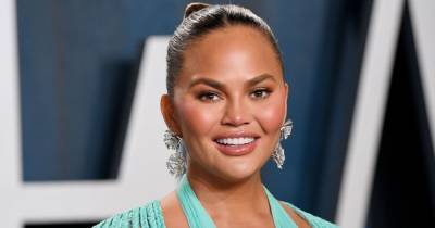 Pregnant Chrissy Teigen Shows Off Her Bare Baby Bump 2 Weeks After Announcing She’s Expecting Baby No. 3 - www.usmagazine.com