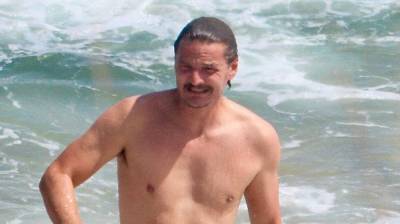 Pedro Pascal Looks Fit Going for Dip in the Ocean in Malibu - www.justjared.com - county Ocean