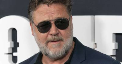 Russell Crowe donates nearly £3,000 to help student pay for drama school - www.msn.com