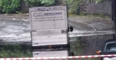 Flooding chaos hits Glasgow as torrential downpours leave cars and vans submerged - www.dailyrecord.co.uk