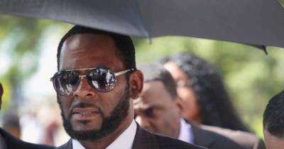 R Kelly 'attacked in jail' after prison bans visits thanks to his rowdy fans - www.msn.com - New York - Centre